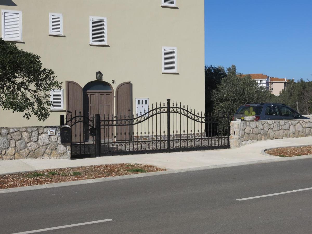 Apartments Rea Cres Bagian luar foto